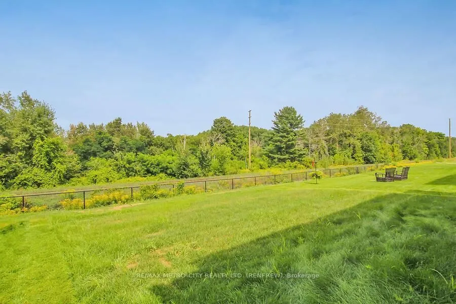 129 Seabert Drive, ON K7S 0K1