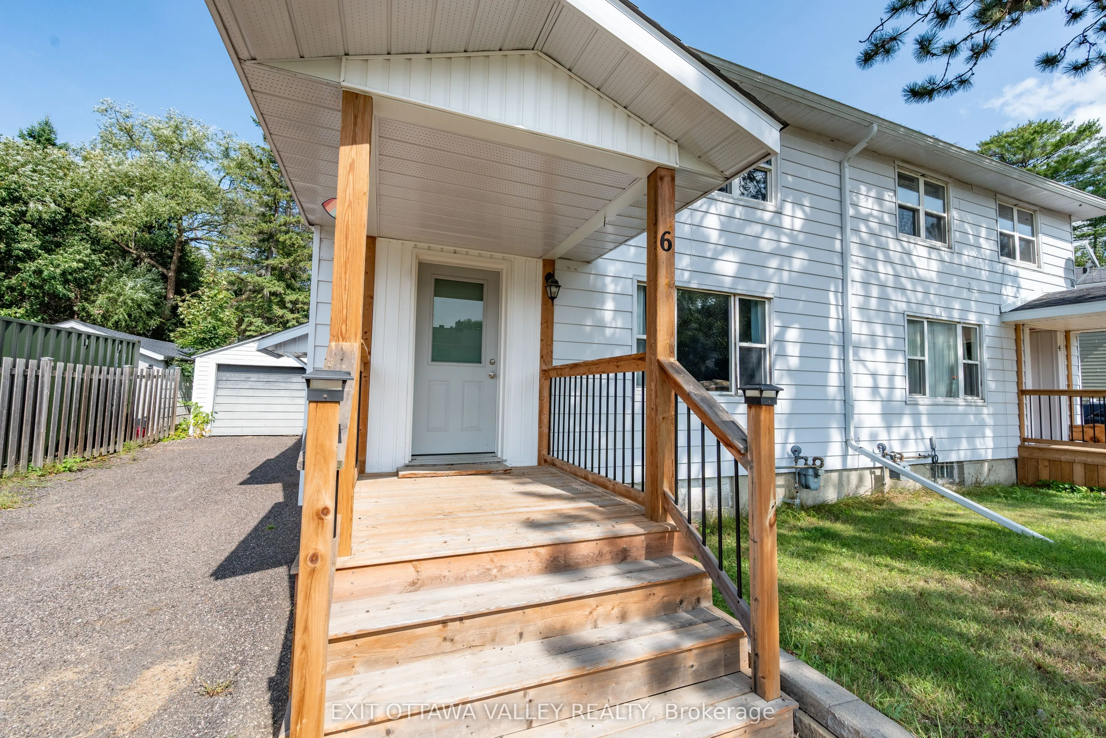 6 Faraday Crescent, ON K0J 1P0