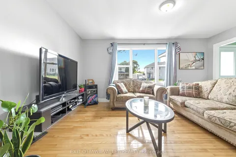 6 Faraday Crescent, ON K0J 1P0