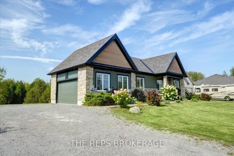 206 Country Lane Drive, ON K7C 3P2