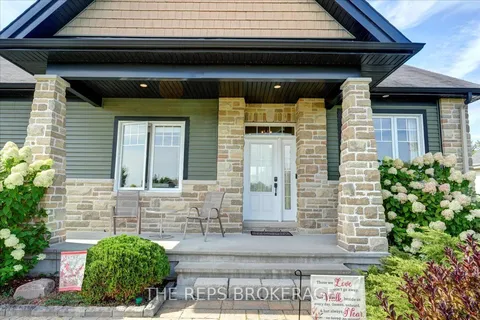 206 Country Lane Drive, ON K7C 3P2