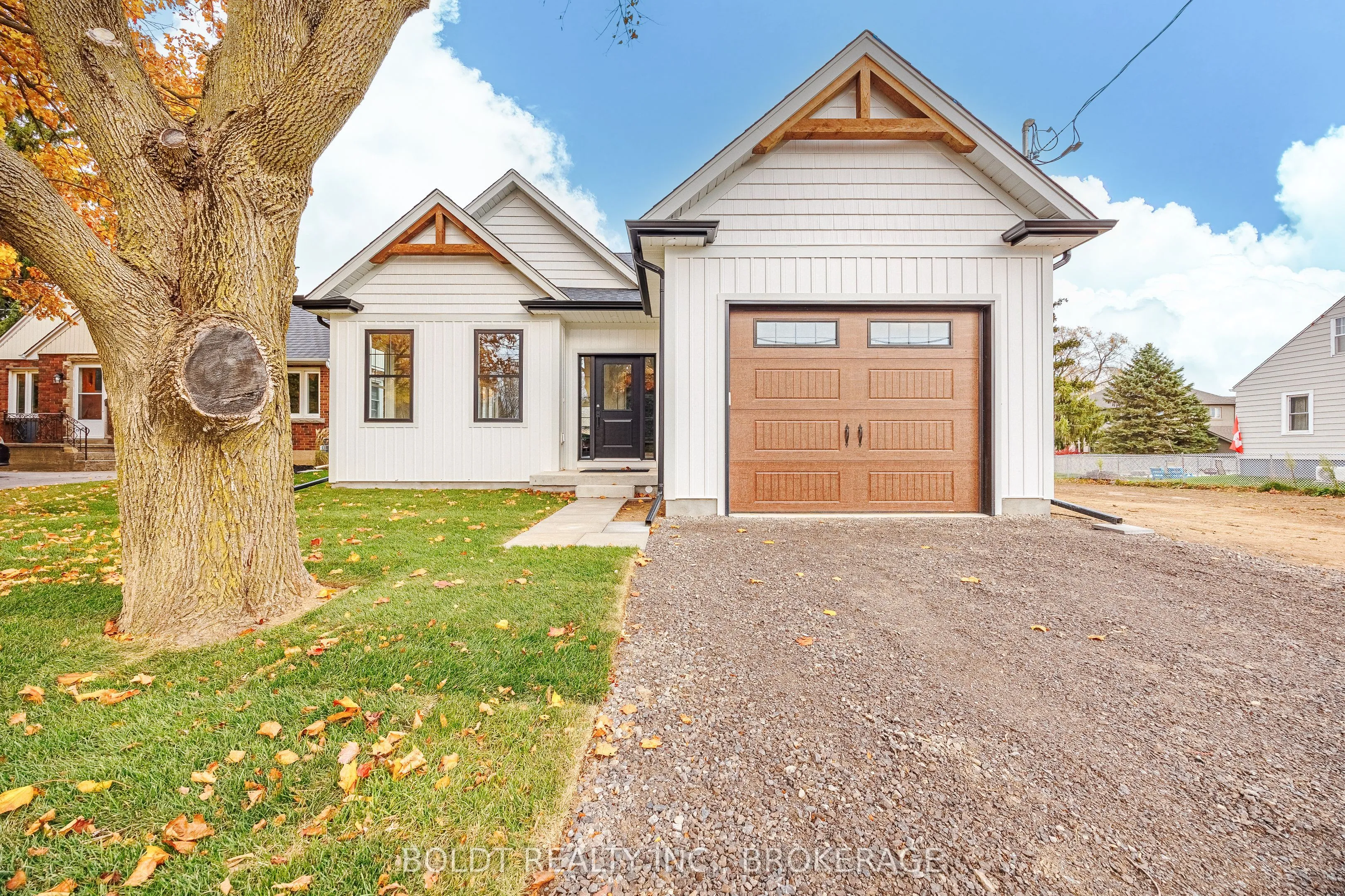 1051 PELHAM Street, ON L3C 3E4