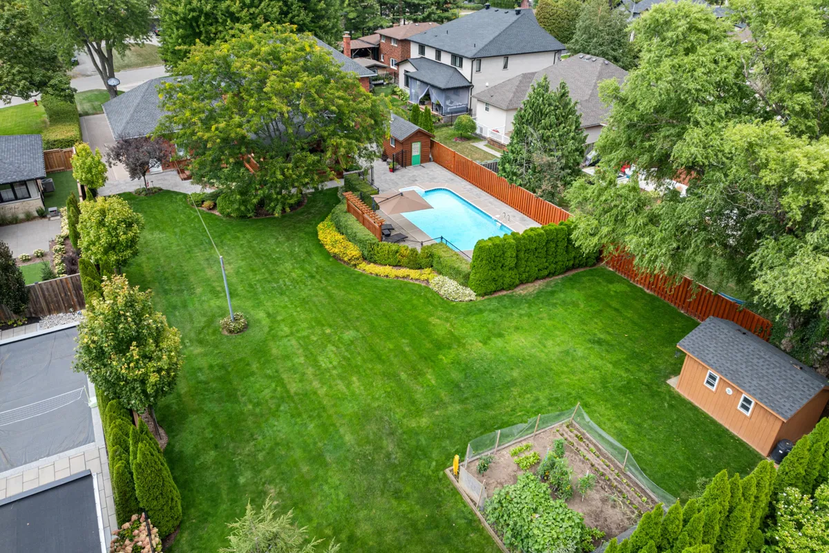 22 Wendakee Drive, ON L8E 5T3