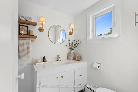 5 WILLIAM Drive, ON N0M 1M0