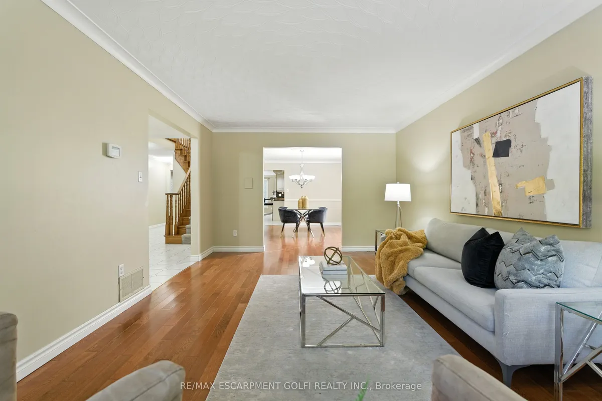 6 Renata Court, ON L9H 6X1