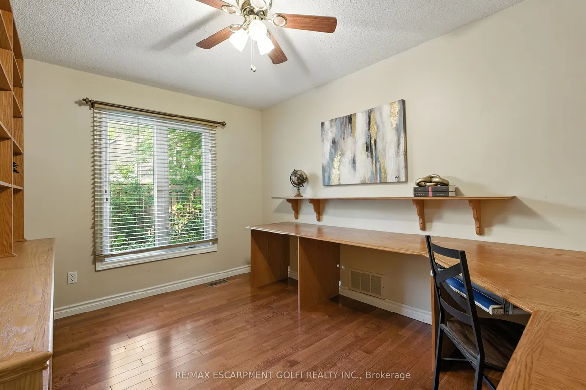 6 Renata Court, ON L9H 6X1