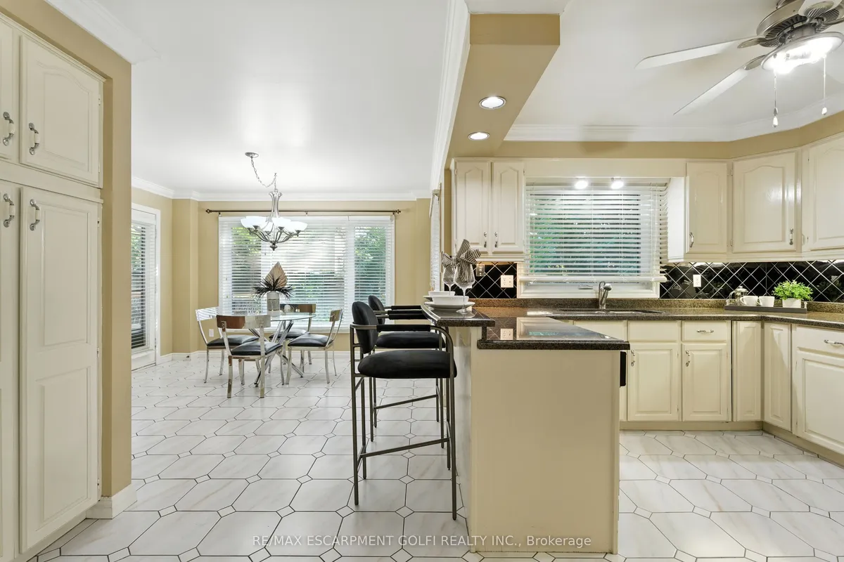 6 Renata Court, ON L9H 6X1