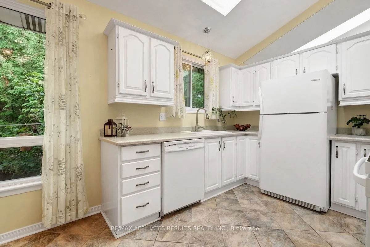 2 Wedgewood Crescent, ON K1B 4B4