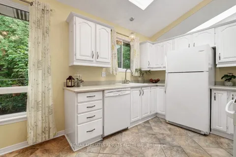 2 Wedgewood Crescent, ON K1B 4B4