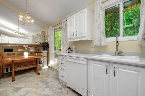 2 Wedgewood Crescent, ON K1B 4B4