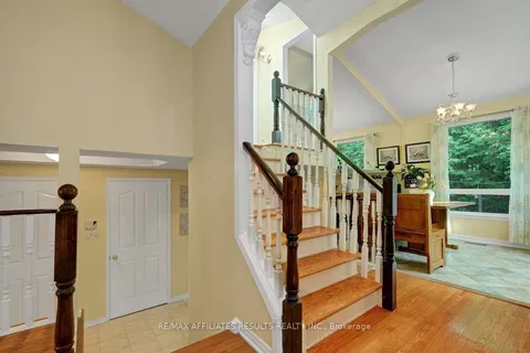 2 Wedgewood Crescent, ON K1B 4B4