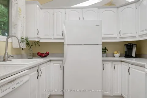 2 Wedgewood Crescent, ON K1B 4B4