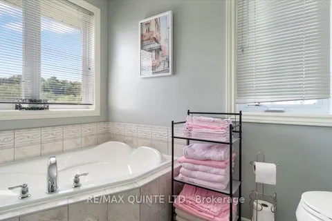 39 Deerfield Court, ON K8N 4Z1