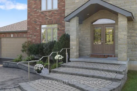 39 Deerfield Court, ON K8N 4Z1