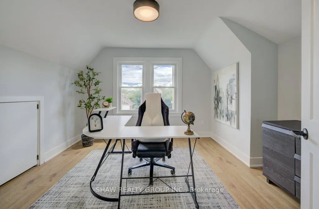 28 Barons Avenue, ON L8K 2X9