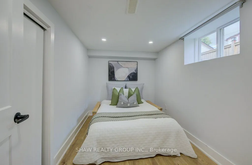 28 Barons Avenue, ON L8K 2X9