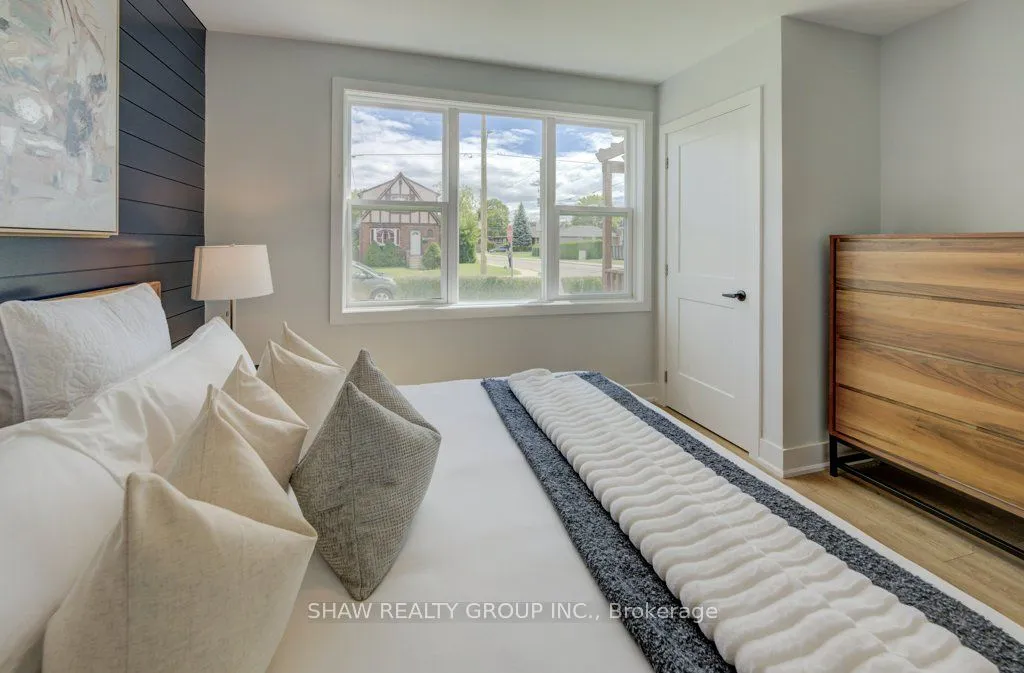 28 Barons Avenue, ON L8K 2X9