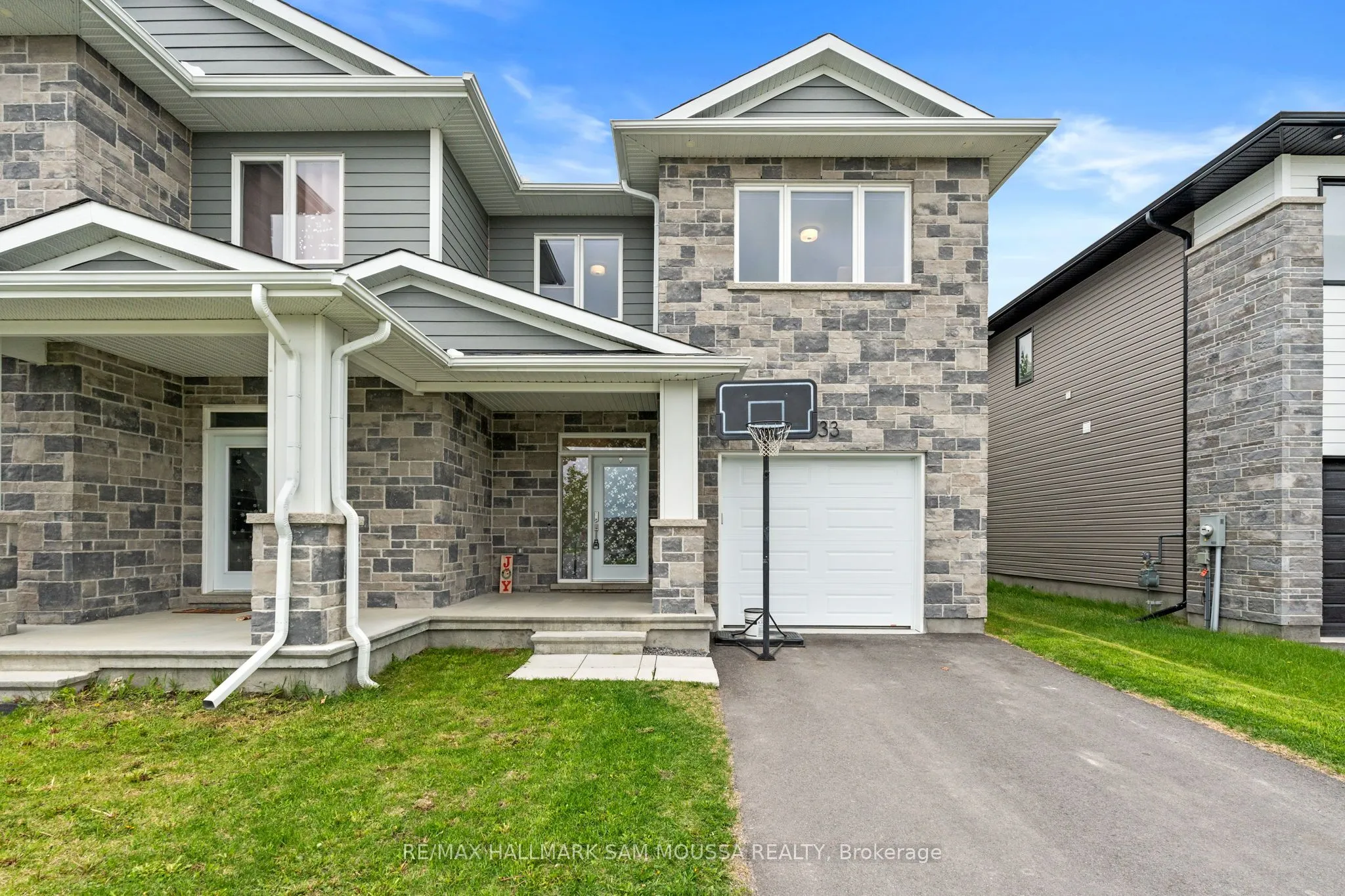 33 Mac Beattie Drive, ON K7S 0J3