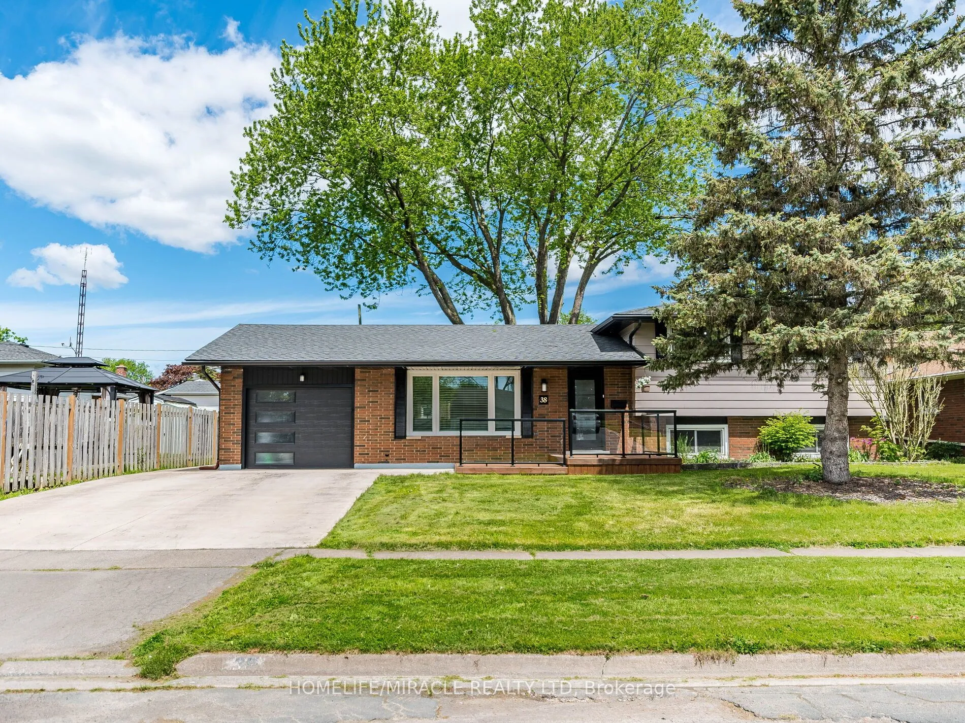 38 Martha Court, ON L3C 4N2