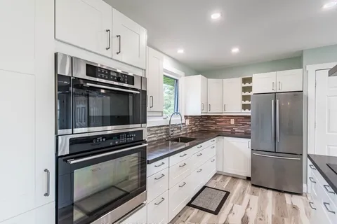 38 Martha Court, ON L3C 4N2