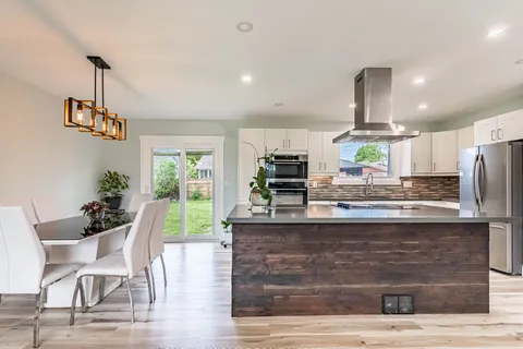 38 Martha Court, ON L3C 4N2