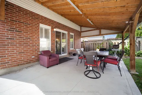 1055 CROSSCREEK Crescent, ON N5Y 6K9