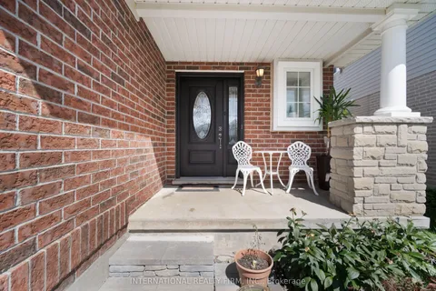 1055 CROSSCREEK Crescent, ON N5Y 6K9