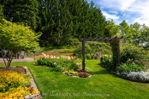 237 Main Street, ON L9V 1X7