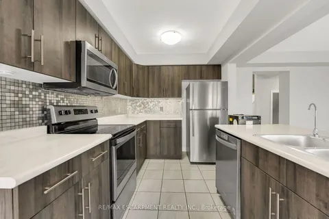 152 Heron Street, ON L3C 0G8