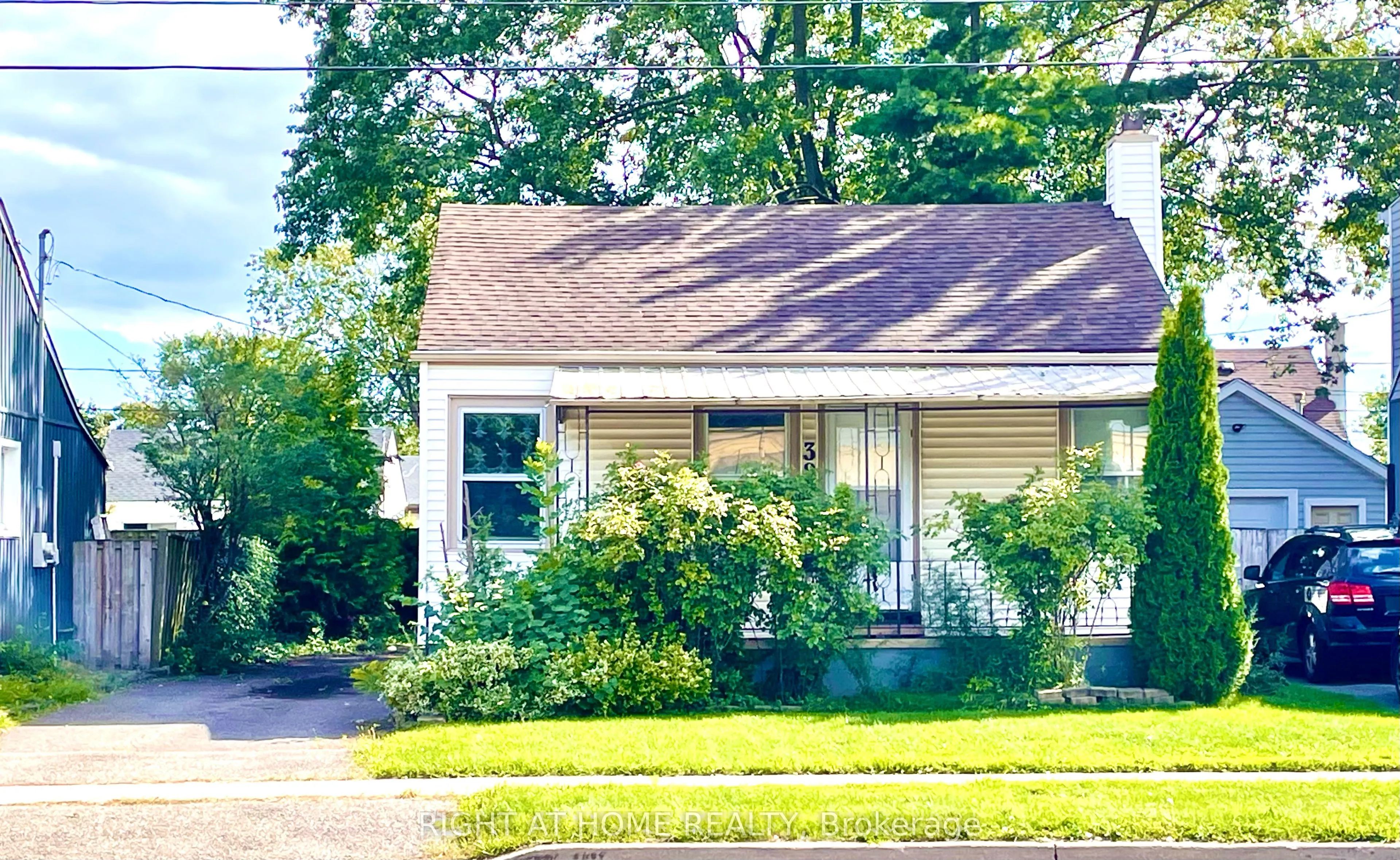 389 Lincoln Street, ON L3B 4N6