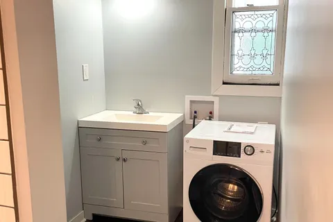 389 Lincoln Street, ON L3B 4N6