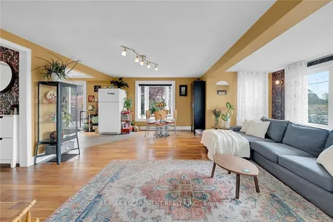 805 Broad Street, ON N1A 1H4