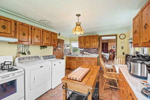 255 County Road 40 Road, ON K0E 1B0