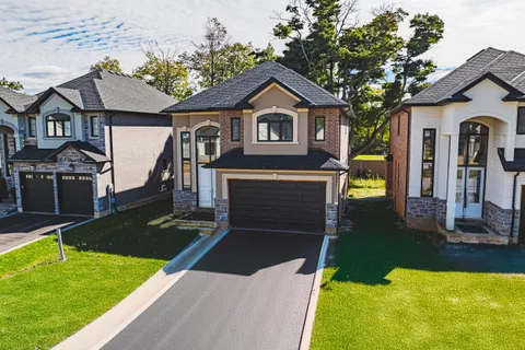 52 Cesar Place, ON L9G 0G3