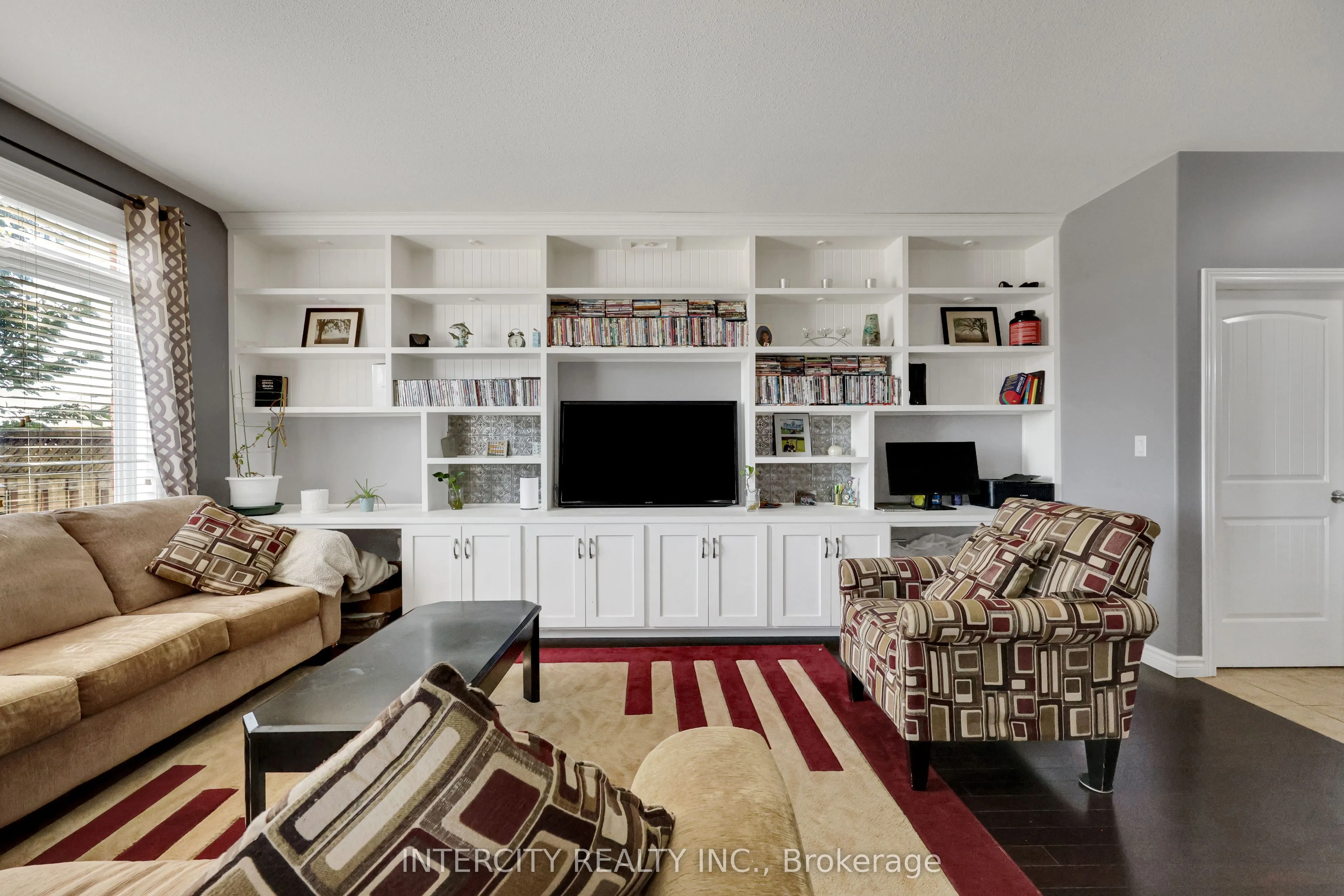 82 Molengraaf Way, ON N7M 0A2