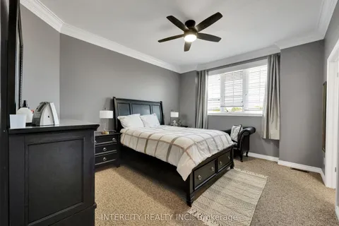 82 Molengraaf Way, ON N7M 0A2