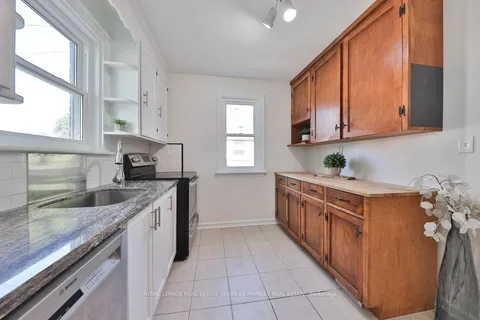 15 East 41st Street, ON L8T 2Z3