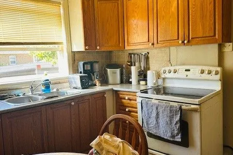 704-706 First Street, ON K6H 1M4