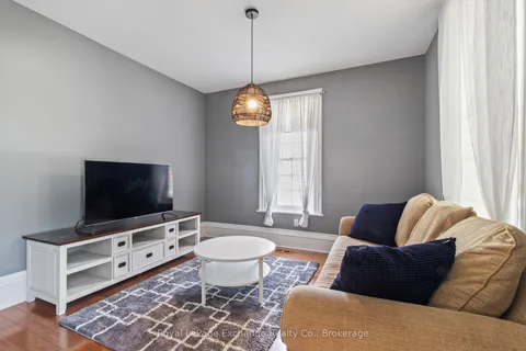 1180 QUEEN Street, ON N2Z 1G5