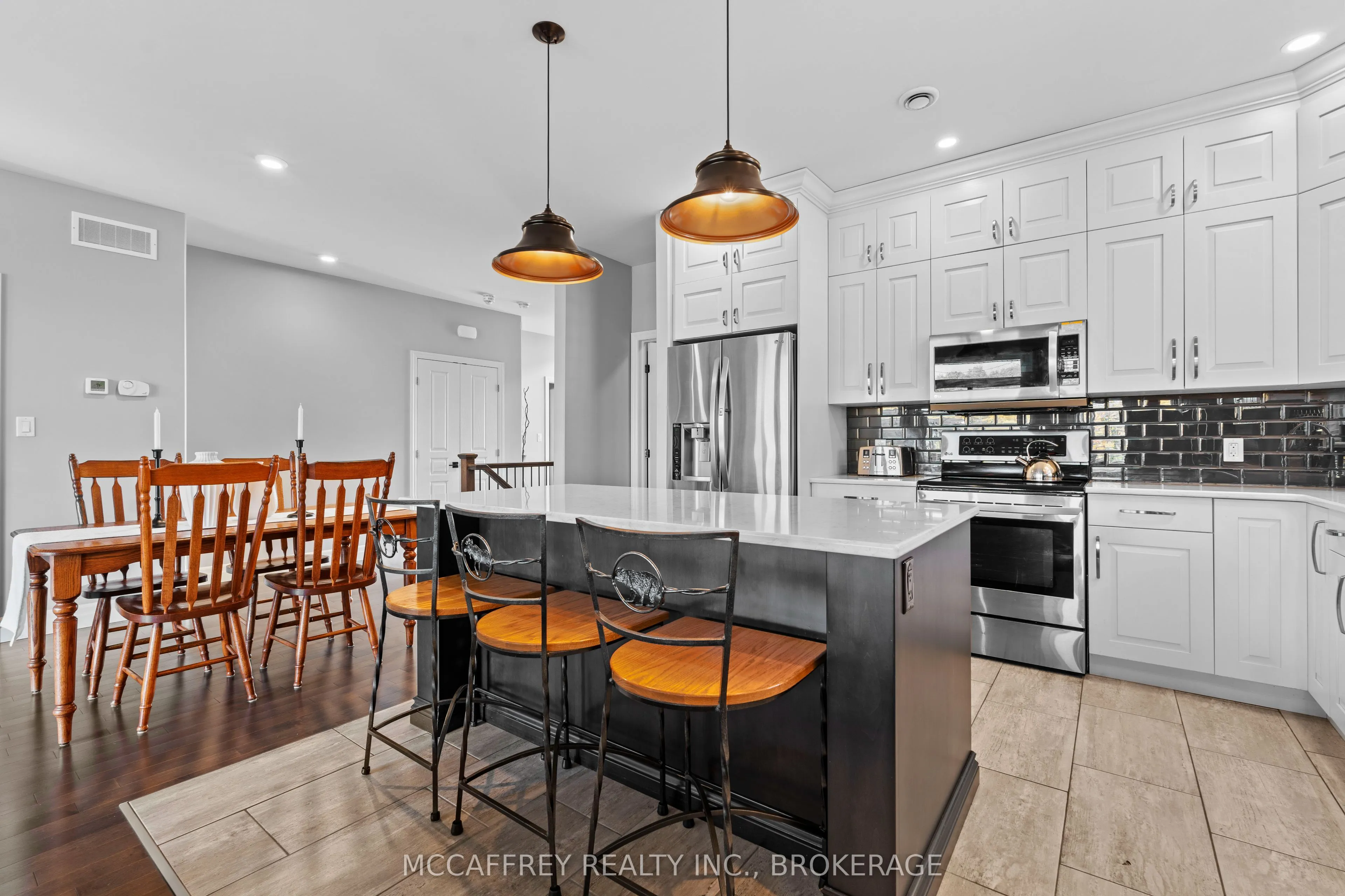 25 STAIKOS Court, ON K7R 0B9