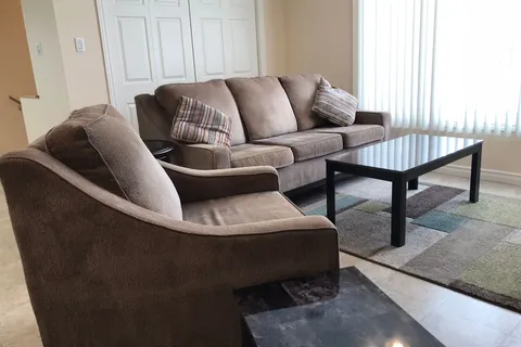 1547 Vercheres Street, ON K1C 7C7