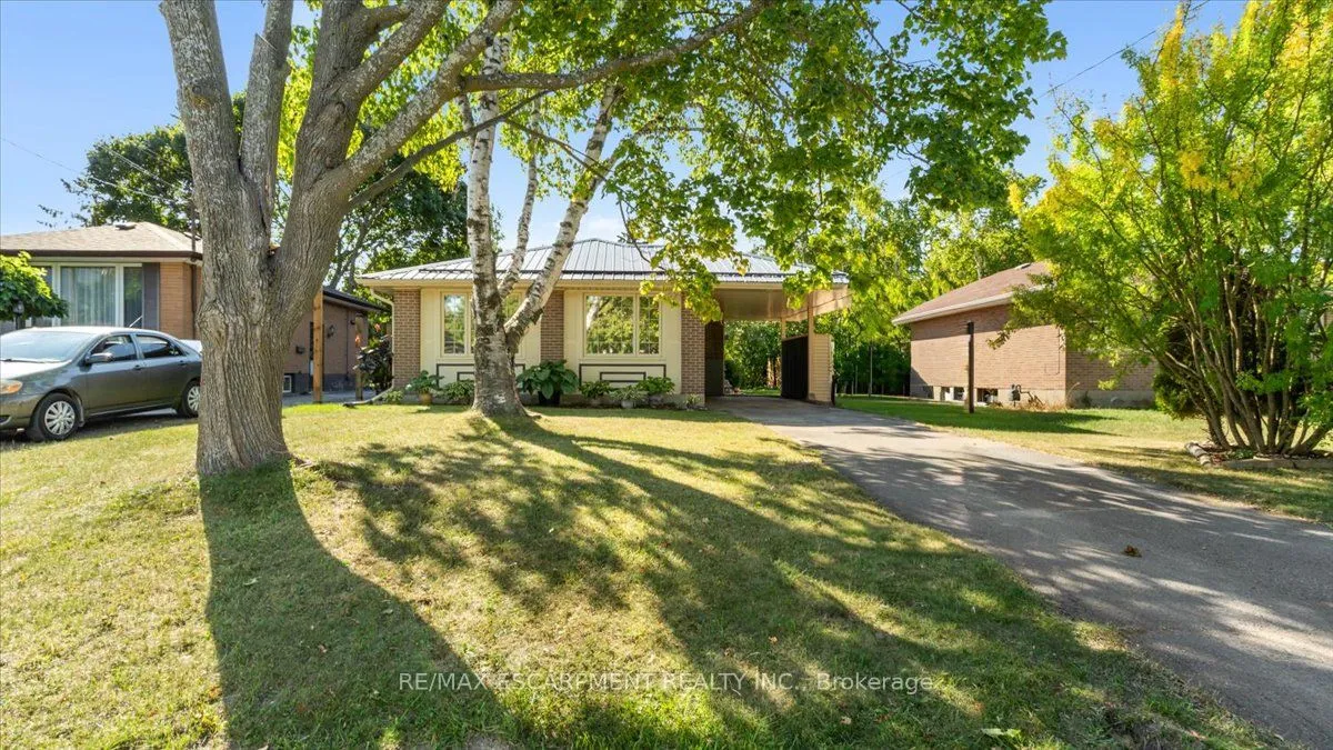 7 May Avenue, ON K8P 2N8