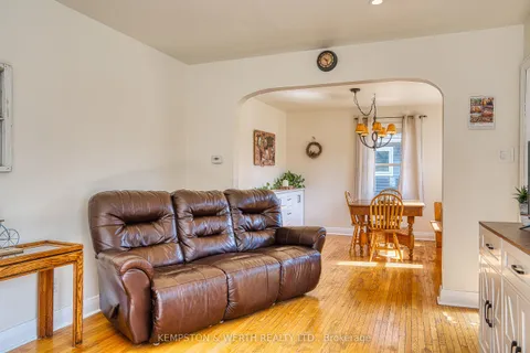 487 York Avenue, ON N4W 2X6