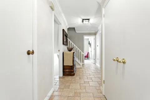 6 Lilac Court, ON L9G 4E3