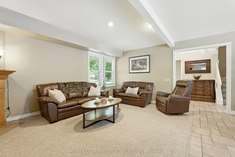 6 Lilac Court, ON L9G 4E3