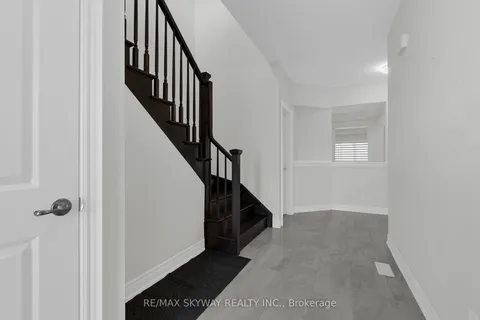 27 Monarch Street, ON L3C 0E6