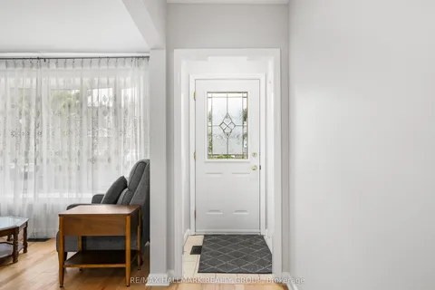 853 CHAPMAN Boulevard, ON K1G 1V1