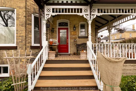 295 Livingstone Avenue, ON N4W 1P8