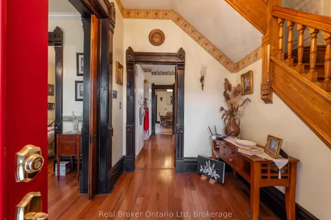 295 Livingstone Avenue, ON N4W 1P8