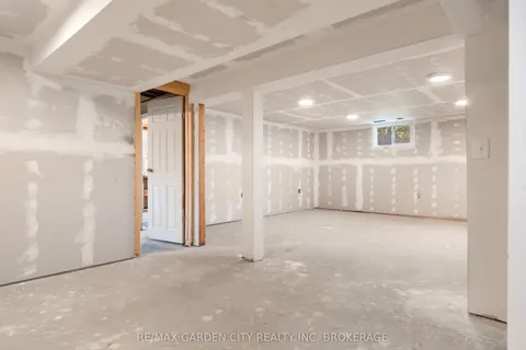 611 Clare Avenue, ON L3C 3B9